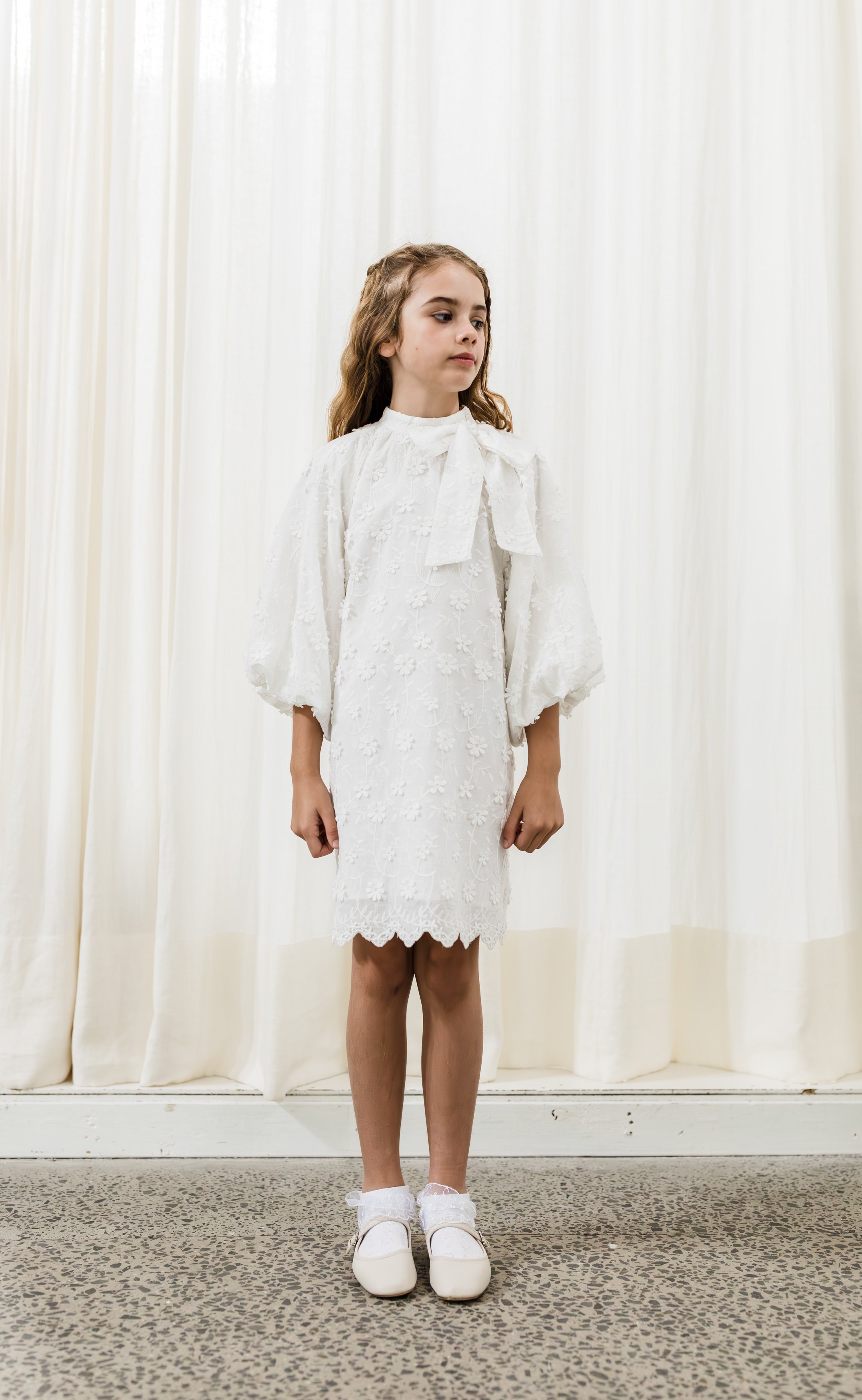 PETITE AMALIE WHITE APPLIQUE BOW NECK DRESS – BellaKidsNY