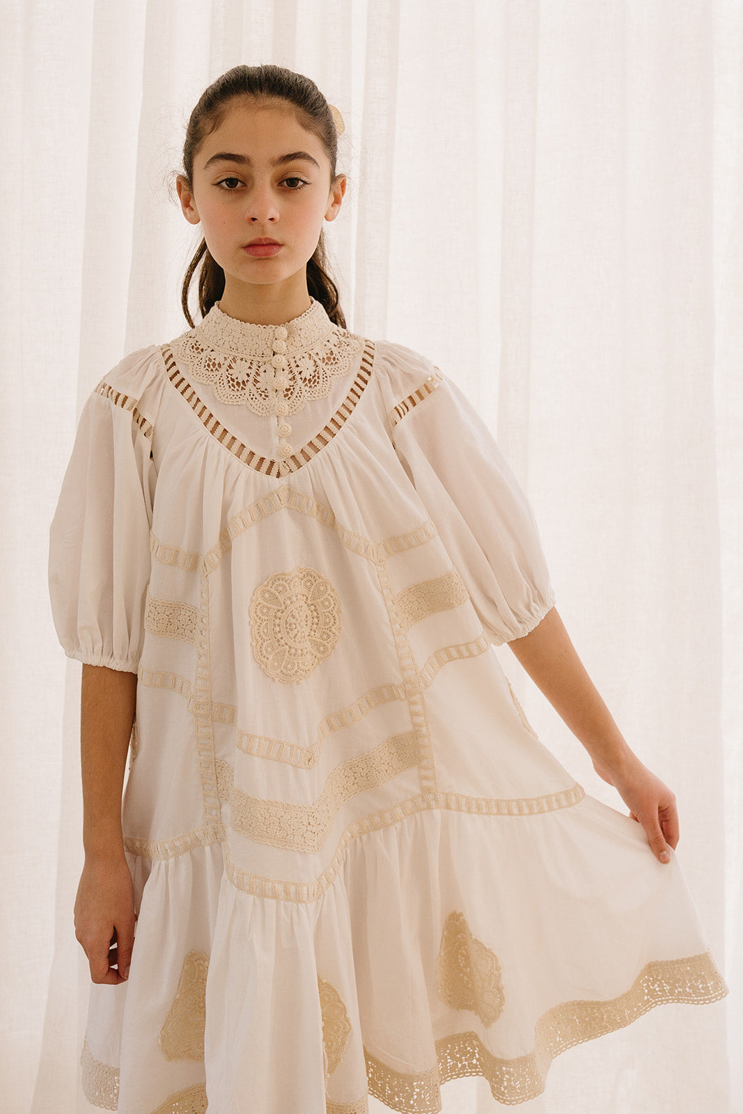 PETITE AMALIE WHITE/NATURAL DOILY SMOCK DRESS PETITE AMALIE WHITE/NATURAL DOILY SMOCK DRESS