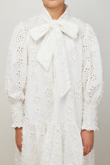 PETITE AMALIE WHITE DAISY EMBROIDERED BOW DRESS