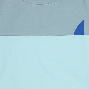 SOFT GALLERY SLATE CONTRAST FIN PRINT TEE